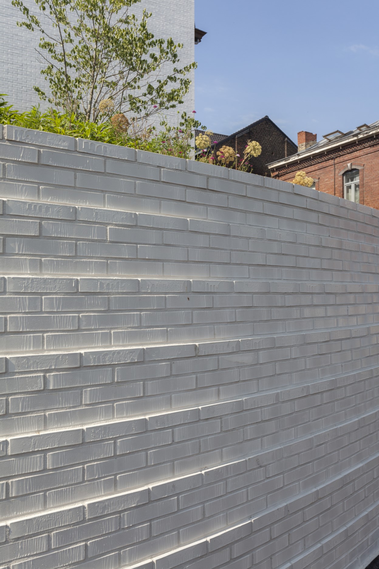 architecture-contemporaine-aménagement -urbain-paysager-brique-vernissée-monument-mémorial-dutroux-julie-melissa-photo-détail-mur