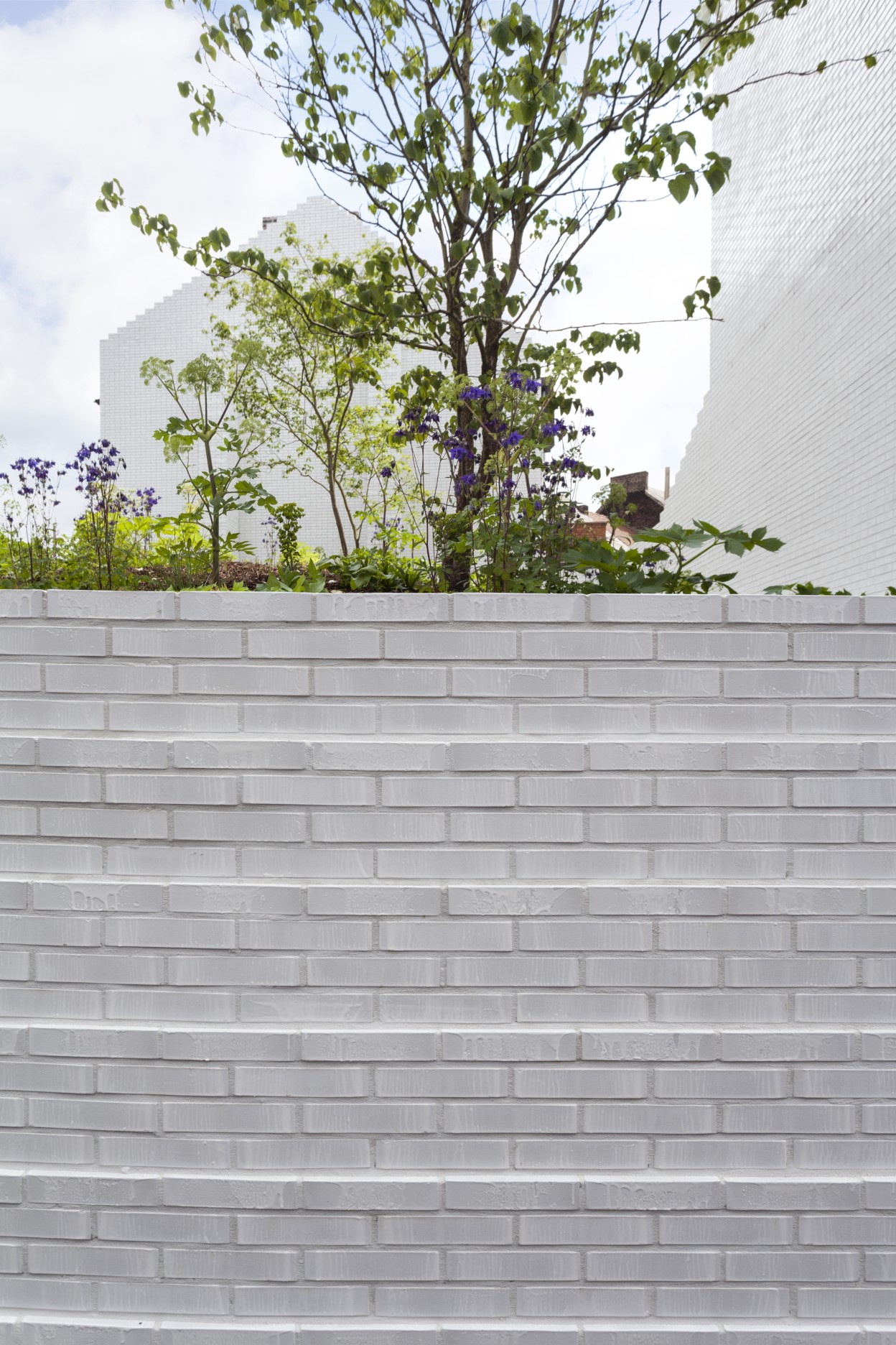 architecture-contemporaine-aménagement -urbain-paysager-brique-vernissée-monument-mémorial-dutroux-julie-melissa-photo-mur