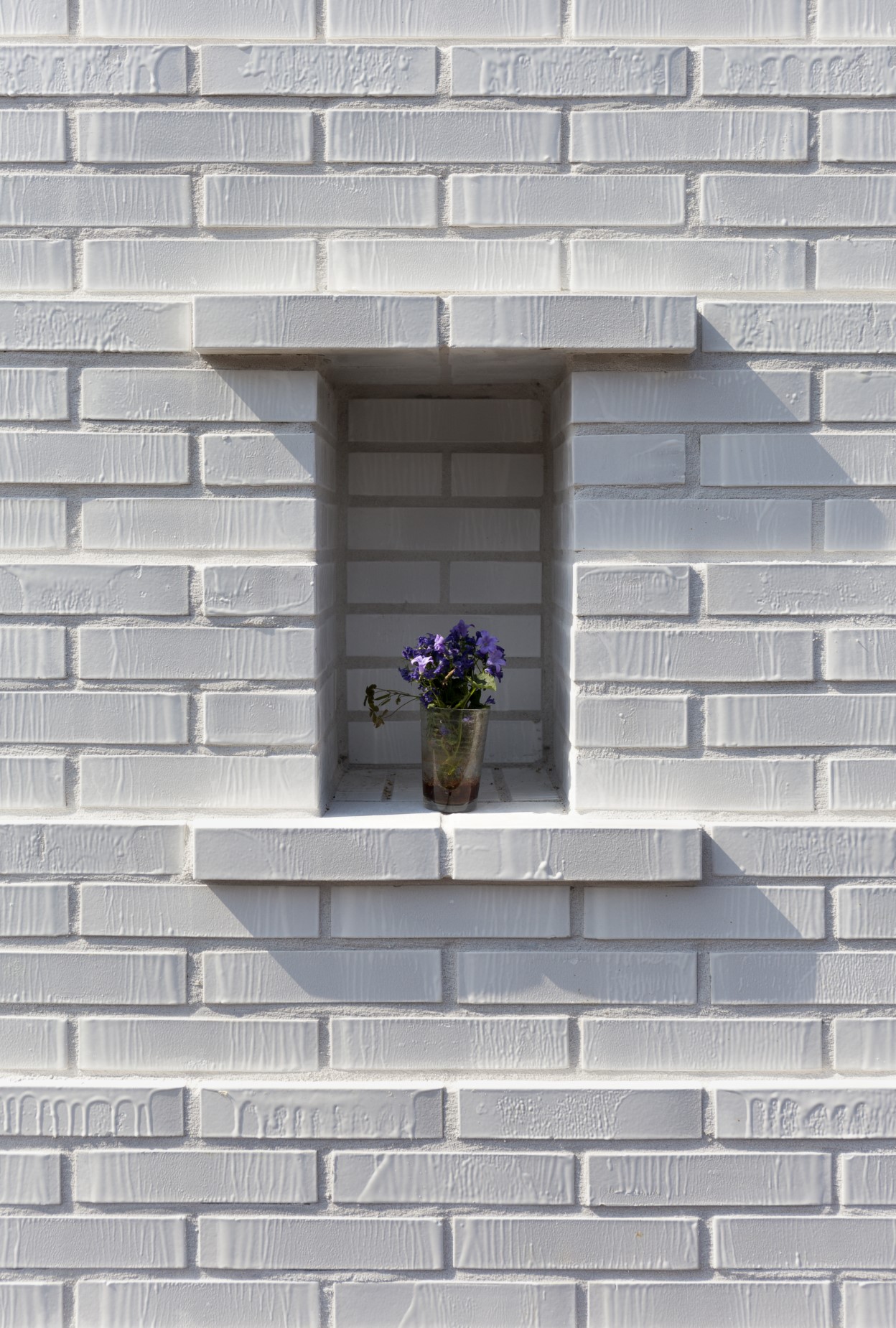 architecture-contemporaine-aménagement -urbain-paysager-brique-vernissée-monument-mémorial-dutroux-julie-melissa-photo-détail-alcove