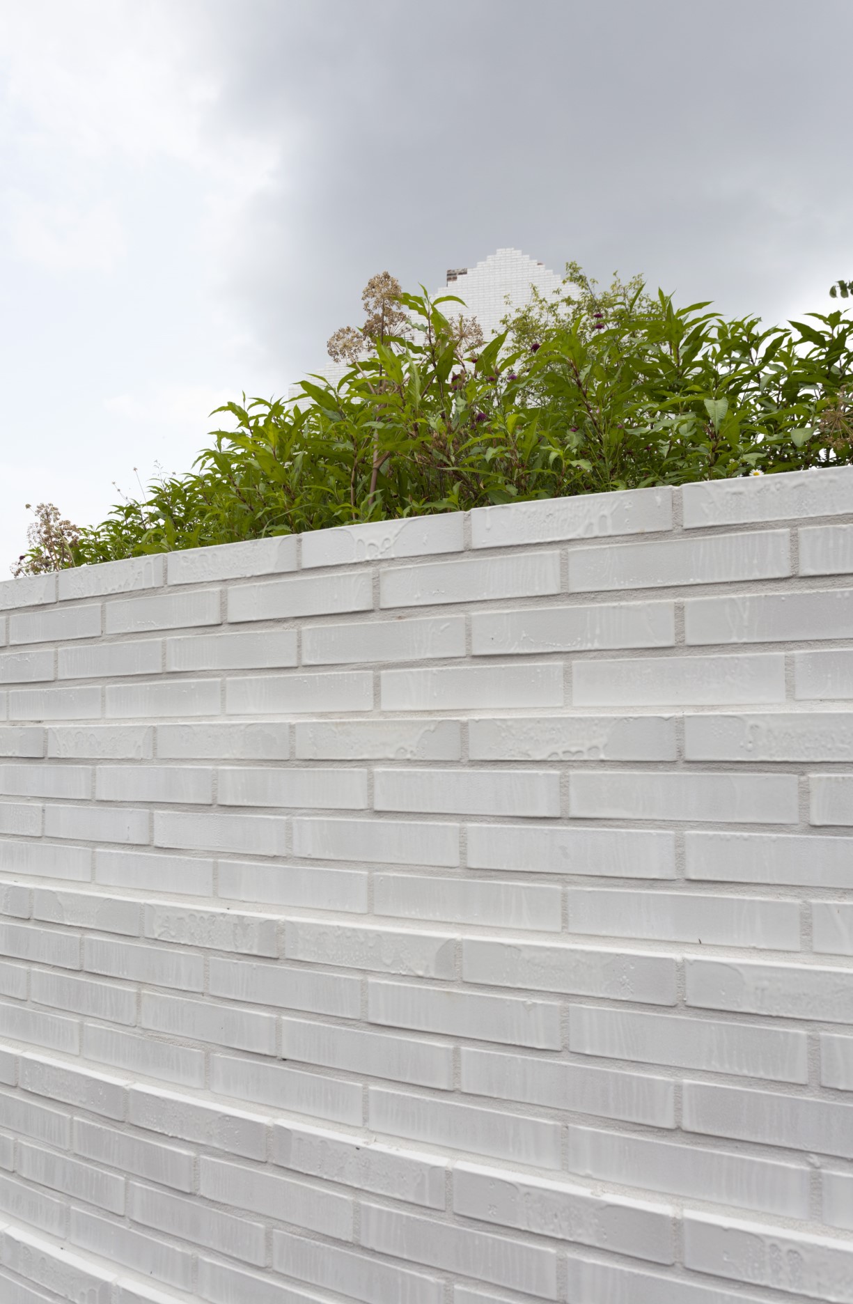 architecture-contemporaine-aménagement -urbain-paysager-brique-vernissée-monument-mémorial-dutroux-julie-melissa-photo-détail-mur