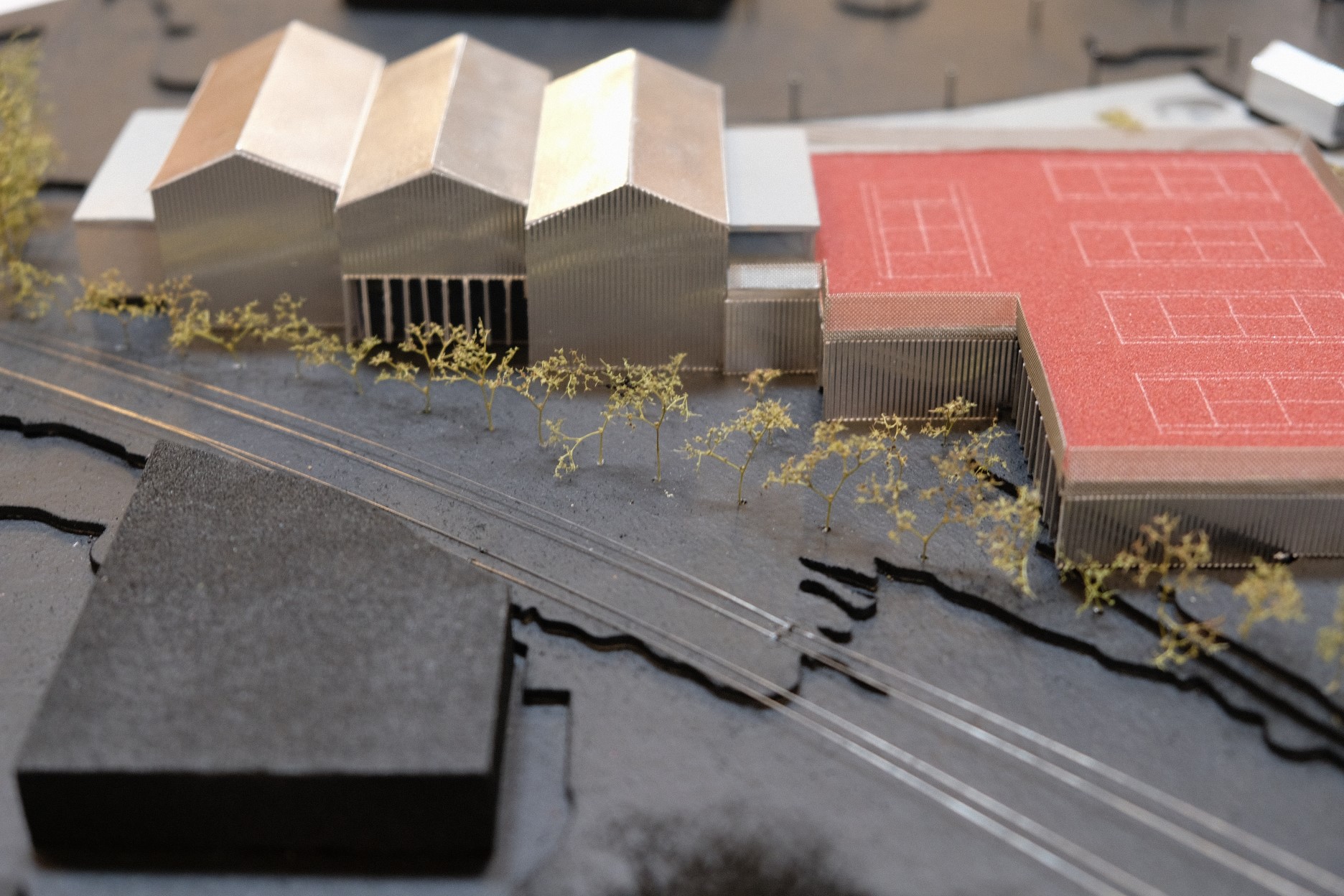 Architecture-contemporaine-sport-La-Louviere-Tennis-Ping-pong-dojo-multisport-skate-park-paddle-bocage-ancienne-verrie-parkings-maquette