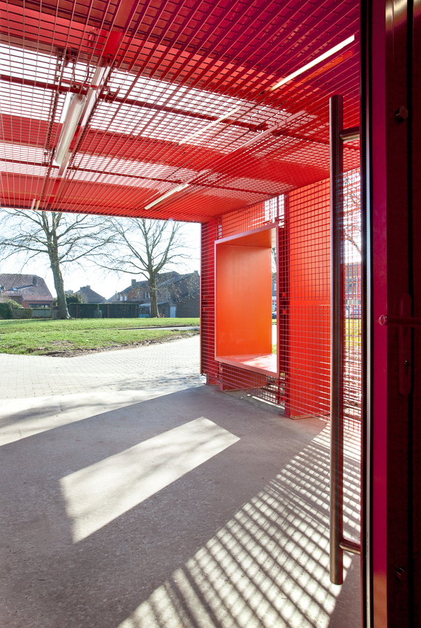 architecture-contemporaine-hall-sports-farciennes-rénovation-photo-local-accueil