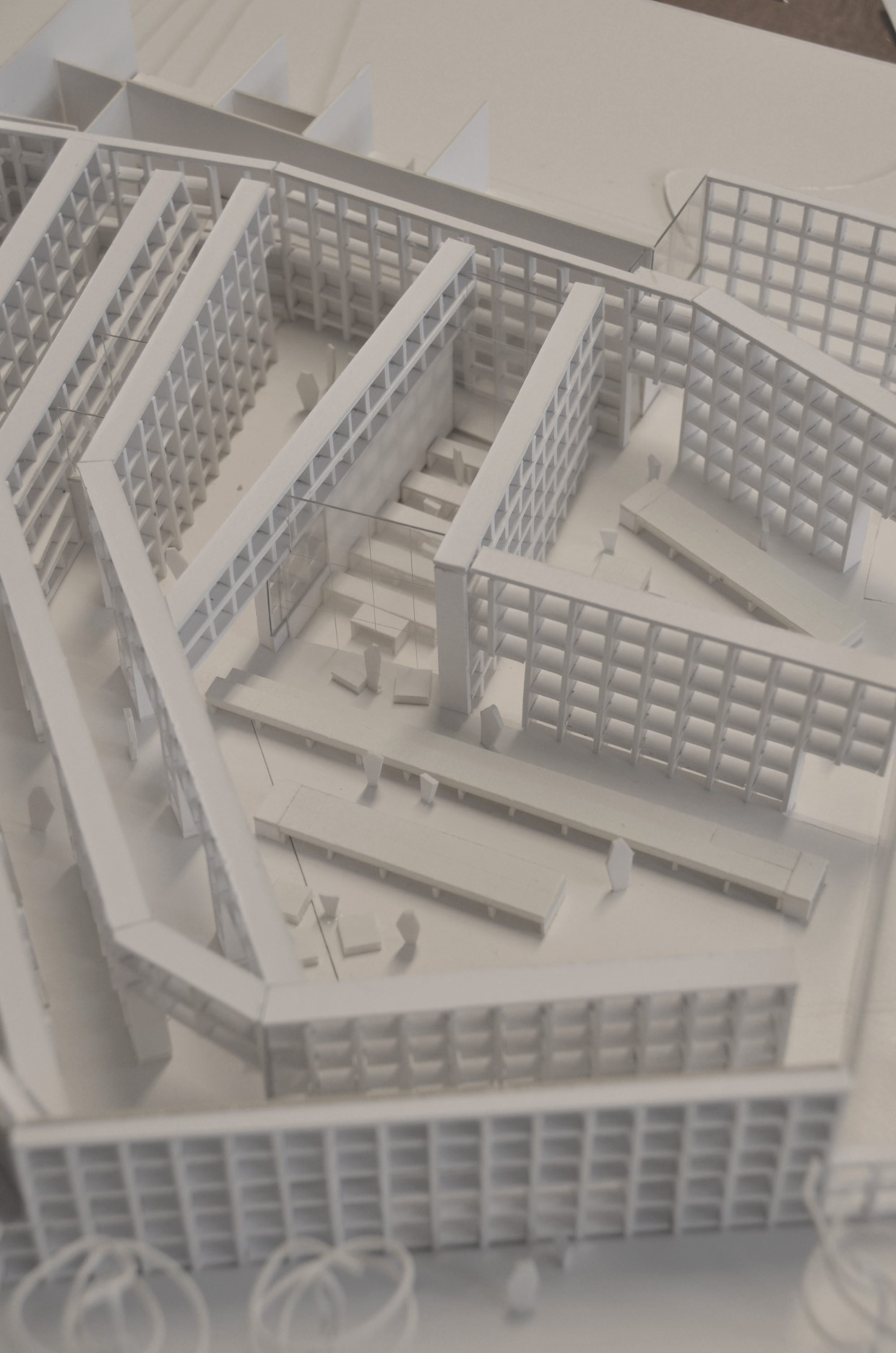 architecture-contemporaine-bibliothèque-publique-communale-transparence-photo-maquette