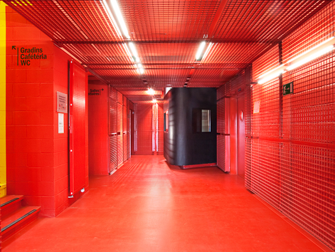 architecture-contemporaine-hall-sports-farciennes-rénovation-photo-local-accueil