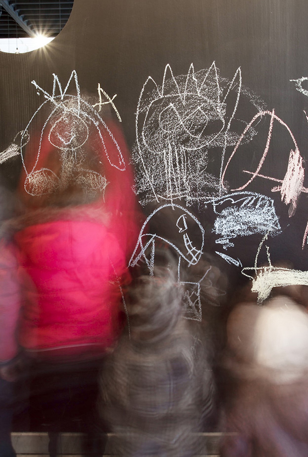 architecture-contemporaine-eden-centre-culturel-charleroi-brasserie-Lhoas-reservoir-a-rénovation-ouverture-tableau-noir