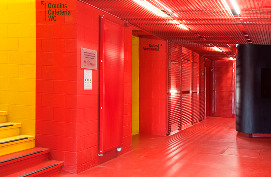 architecture-contemporaine-hall-sports-farciennes-rénovation-photo-local-accueil