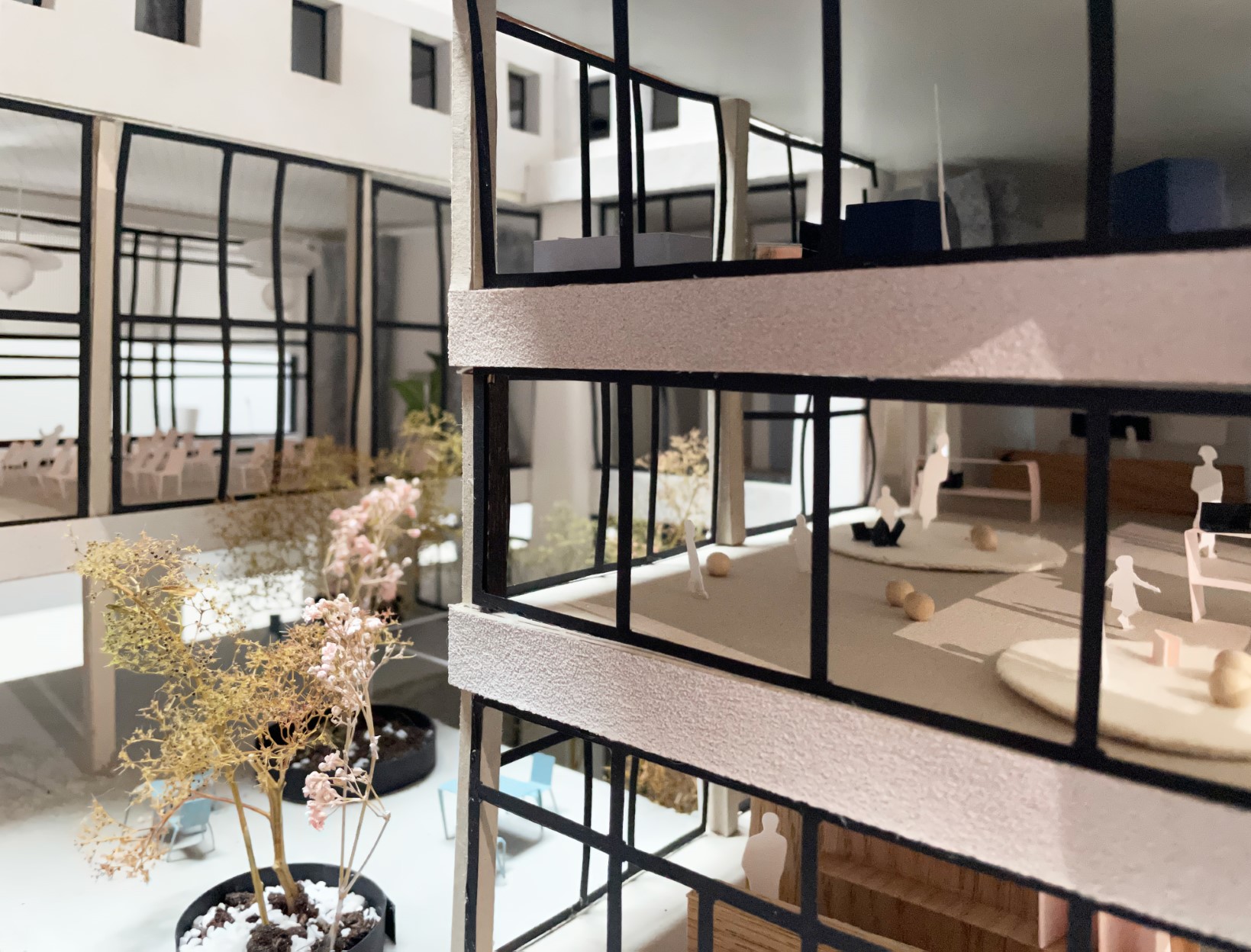 architecture-contemporaine-gilly-maison-citoyenne-bibliothèque-police-destrée-baumans-deffet-maquette-détail-patio