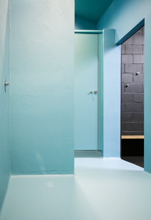 architecture-contemporaine-hall-sports-farciennes-rénovation-photo-vestiaires