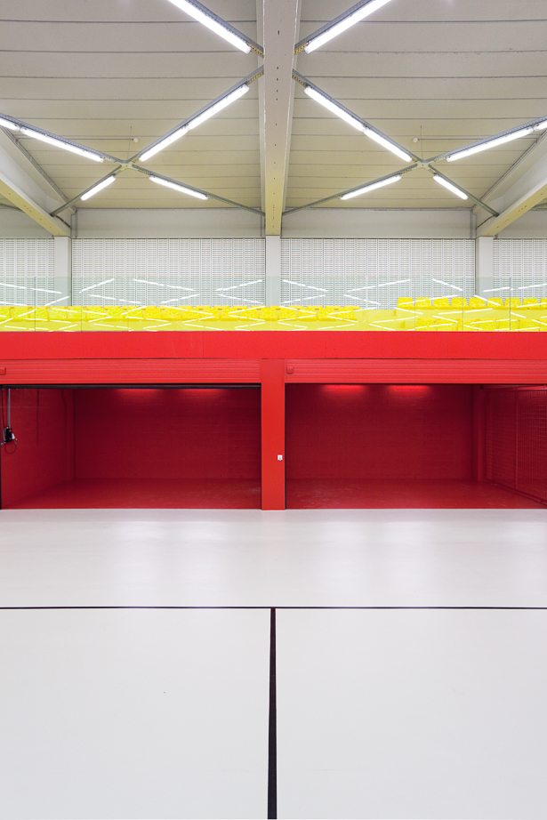 architecture-contemporaine-hall-sports-farciennes-rénovation-photo-rangement-matériel-sportif