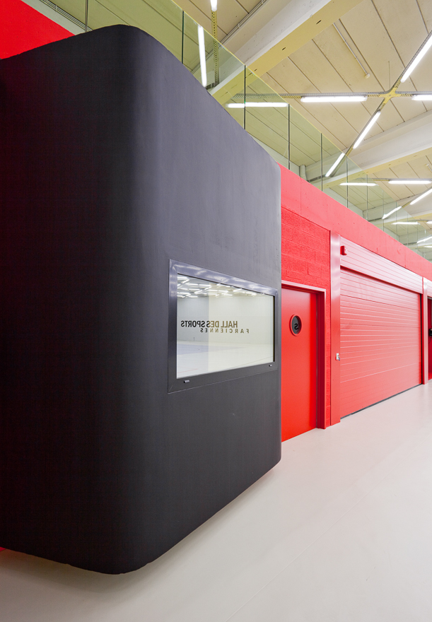 architecture-contemporaine-hall-sports-farciennes-rénovation-photo-local-accueil