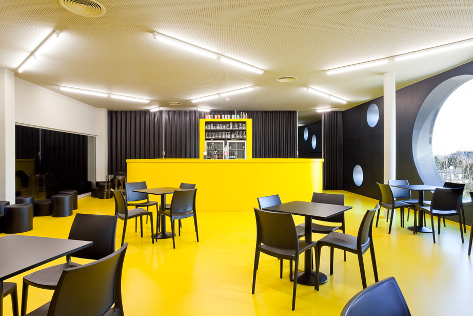 architecture-contemporaine-hall-sports-farciennes-rénovation-photo-bar