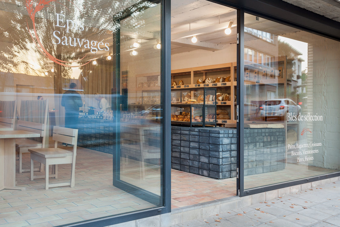 Architecture-contemporaine-interieur-fanfare-reservoir-a-epis-sauvages-boulangerie-charleroi-montigny-le-tilleul-pain-photo-entree