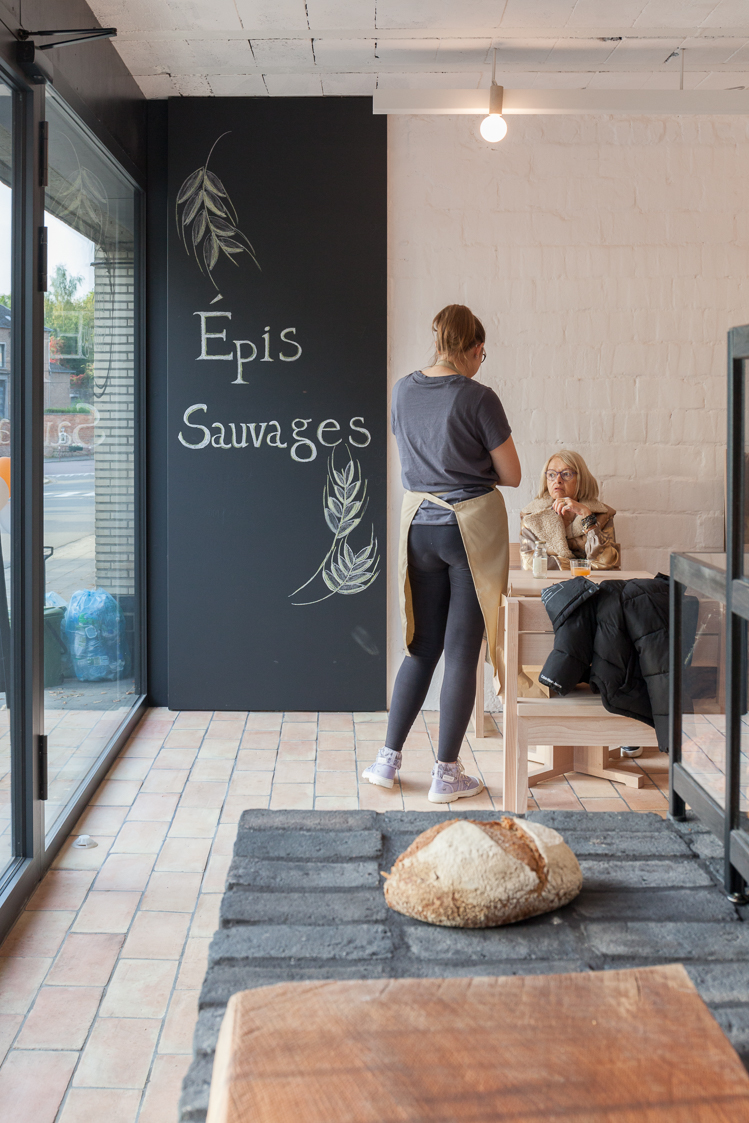 Architecture-contemporaine-interieur-fanfare-reservoir-a-epis-sauvages-boulangerie-charleroi-montigny-le-tilleul-pain-photo